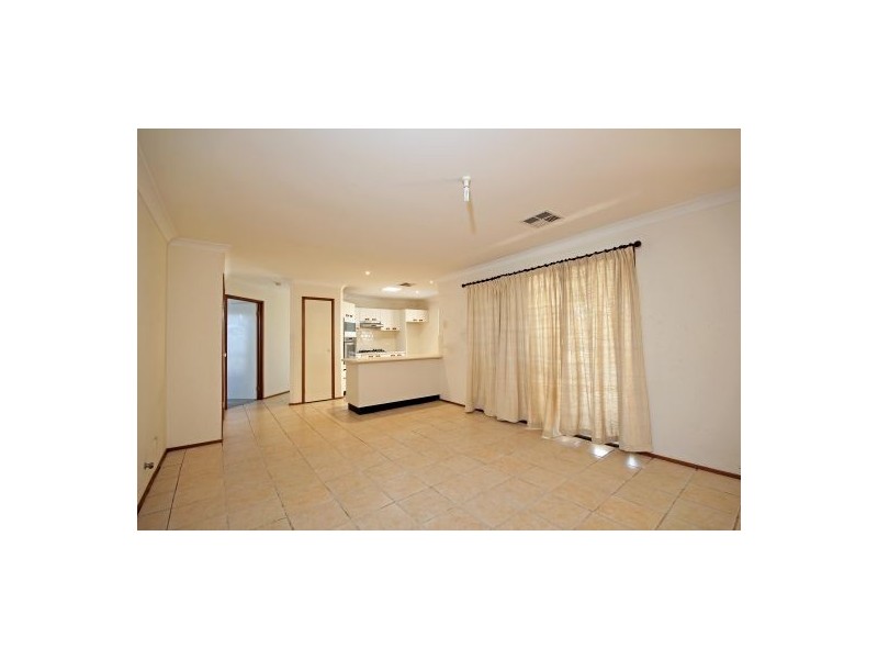 5 Lysander Ave, Rosemeadow NSW 2560