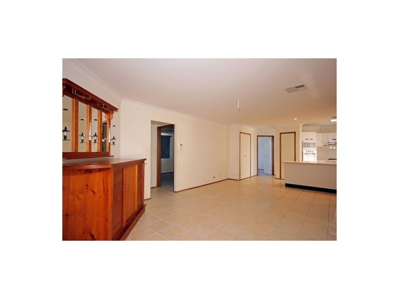 5 Lysander Ave, Rosemeadow NSW 2560