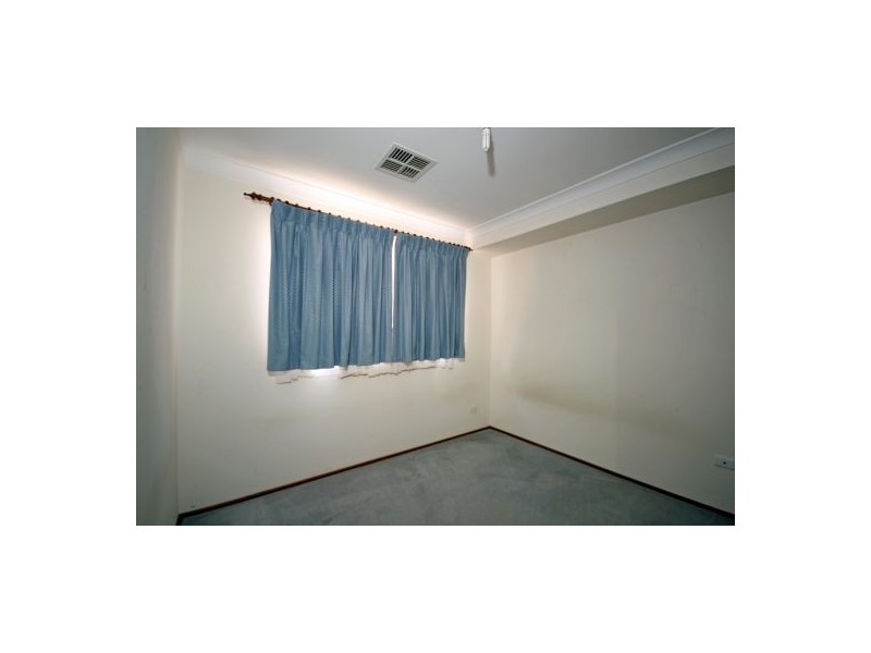 5 Lysander Ave, Rosemeadow NSW 2560