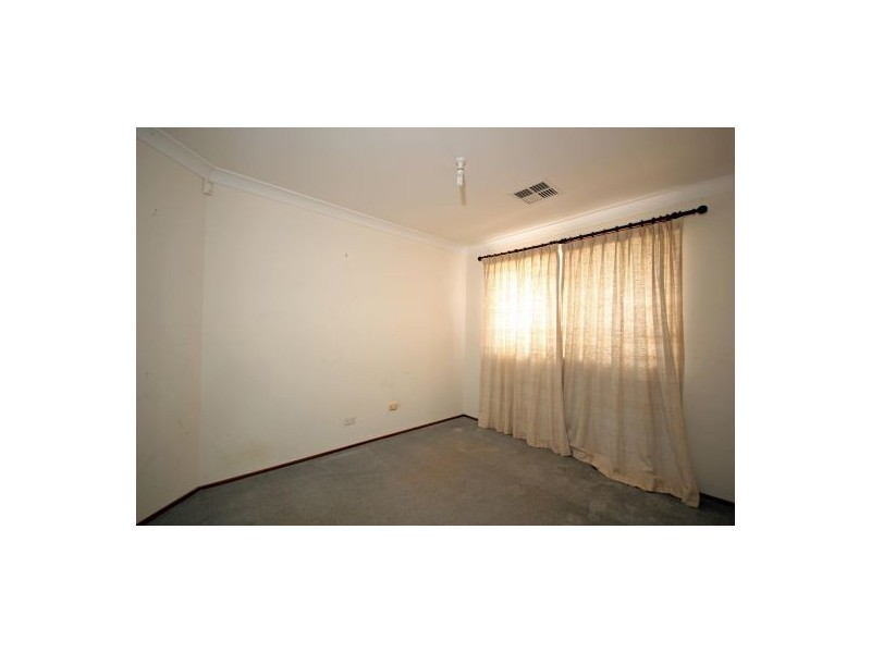 5 Lysander Ave, Rosemeadow NSW 2560