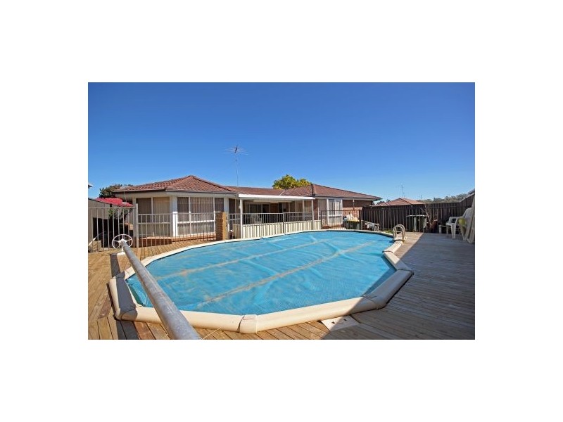 5 Lysander Ave, Rosemeadow NSW 2560