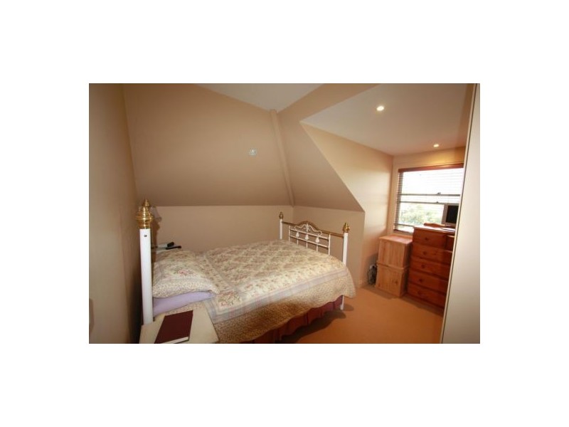 16 Hardwicke Street, The Oaks NSW 2570