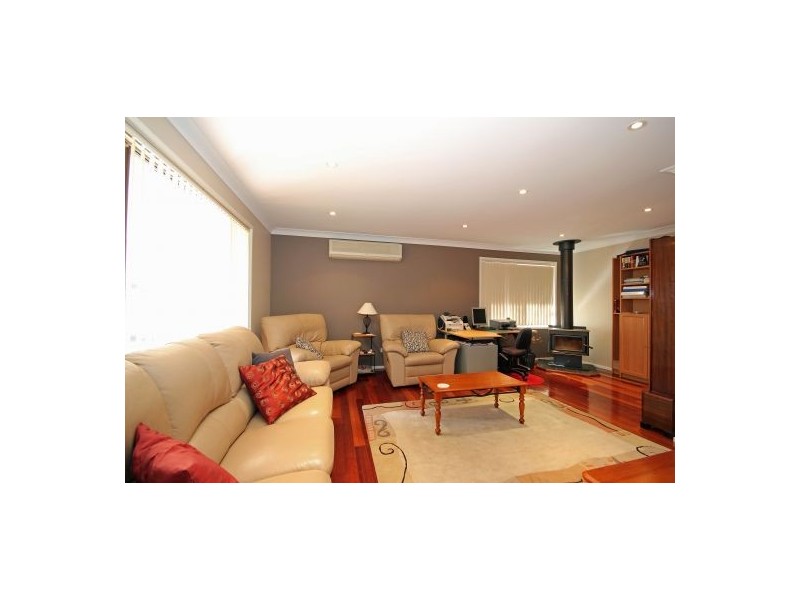 11 Peppercorn Ave, Mount Hunter NSW 2570