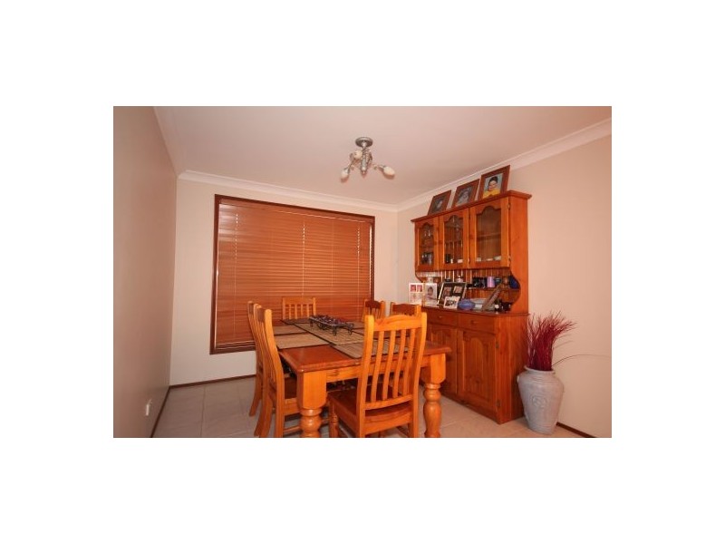 4 Burnett Ave, Mount Annan NSW 2567