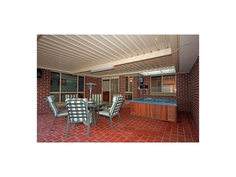 4 Burnett Ave, Mount Annan NSW 2567