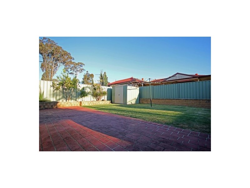 4 Burnett Ave, Mount Annan NSW 2567