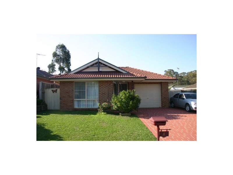 4 Lacy Pl, Mount Annan NSW 2567