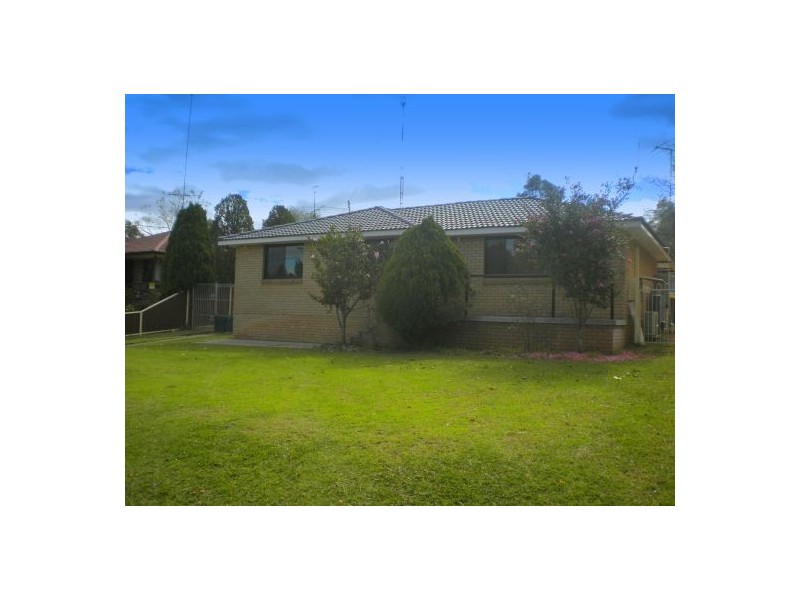 7 Edwards Street, The Oaks NSW 2570