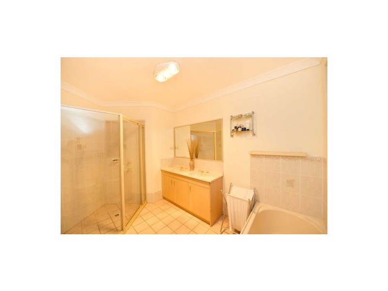 10 Quarters Place, Currans Hill NSW 2567
