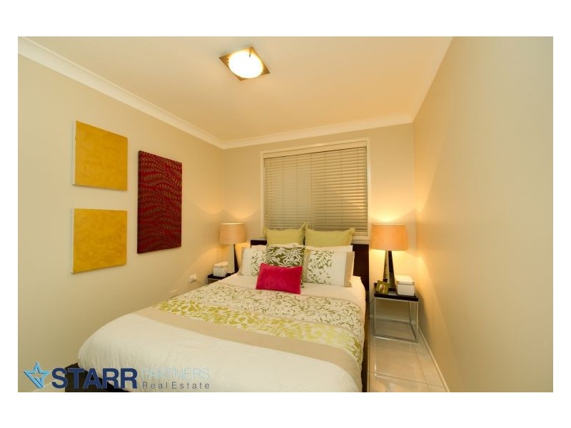 8 Moore Place, Currans Hill NSW 2567