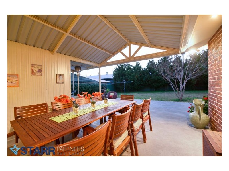 8 Moore Place, Currans Hill NSW 2567