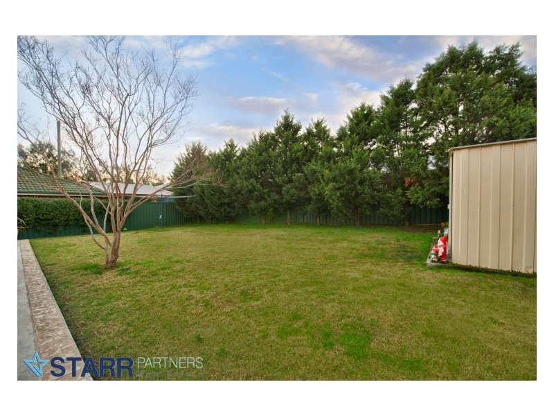8 Moore Place, Currans Hill NSW 2567