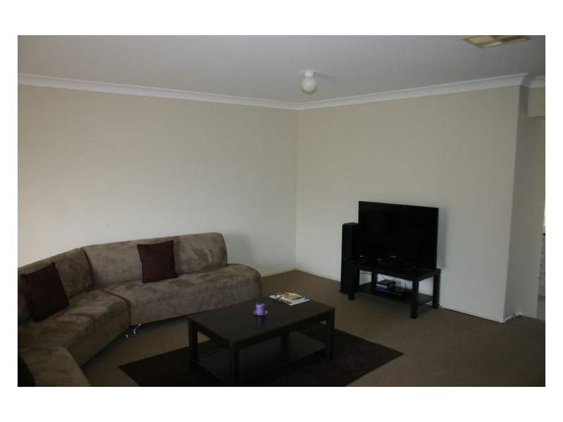 8 Trotter Street, Elderslie NSW 2570