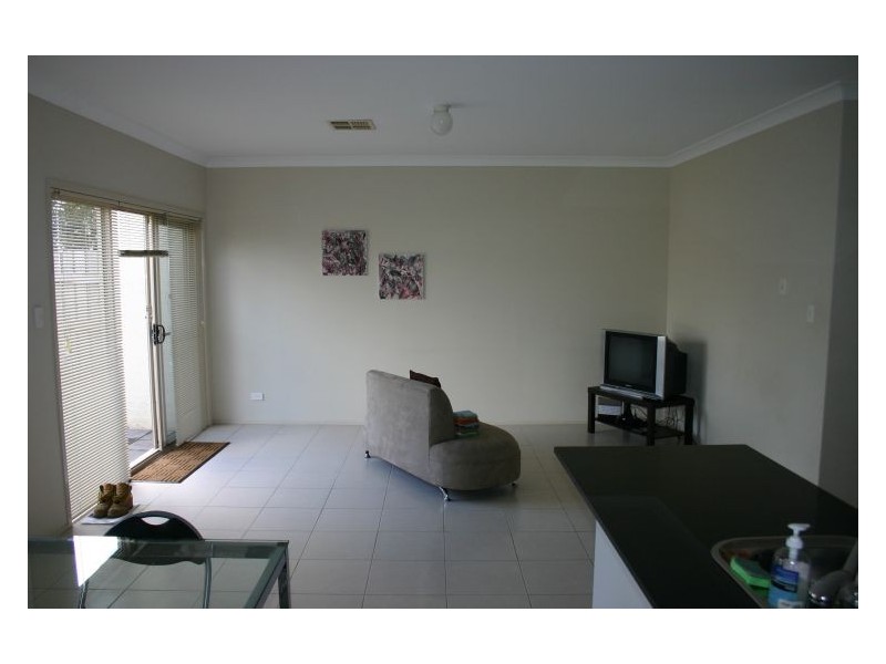 8 Trotter Street, Elderslie NSW 2570