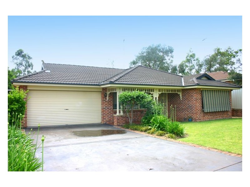 4 Wignell Place, Mount Annan NSW 2567