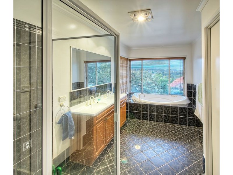 16 Buttercup Place, Mount Annan NSW 2567