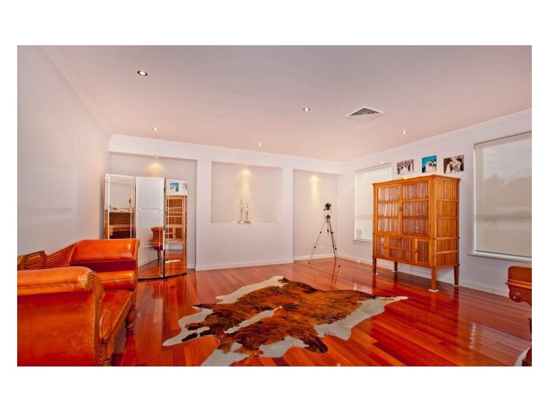 8 Hillier Close, Camden Park NSW 2570