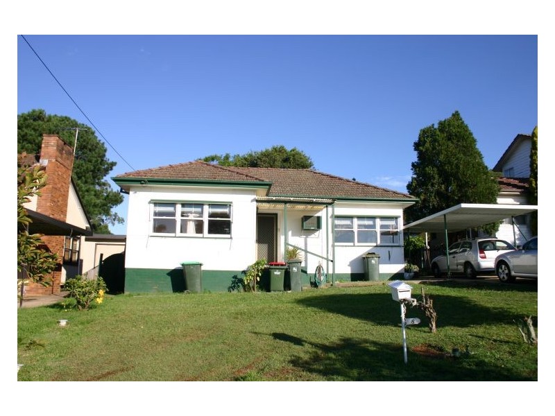 8 McLean Road, Campbelltown NSW 2560