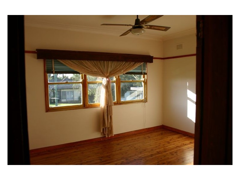 8 McLean Road, Campbelltown NSW 2560