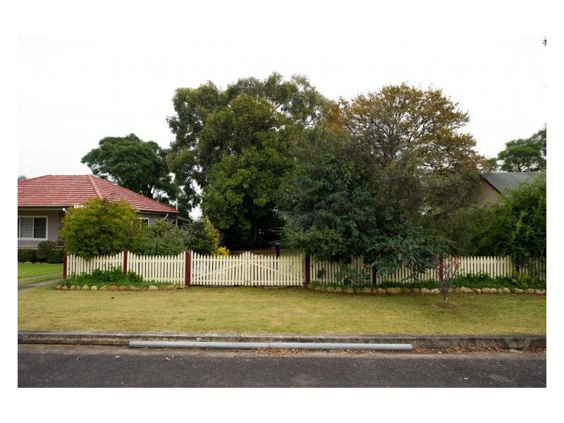 4 Ettlesdale Road, Spring Farm NSW 2570