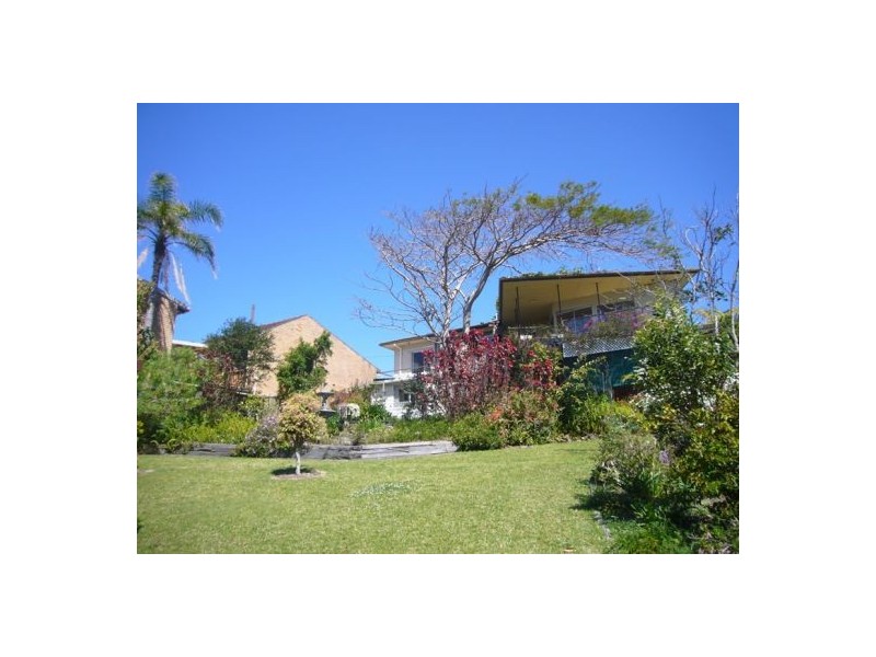 35 Sapphire Crescent, Sapphire Beach NSW 2450