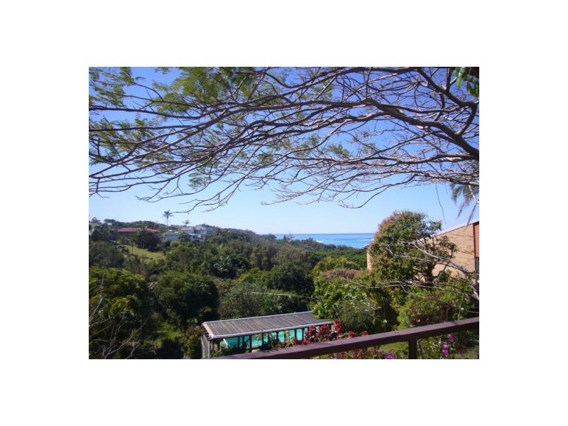 35 Sapphire Crescent, Sapphire Beach NSW 2450