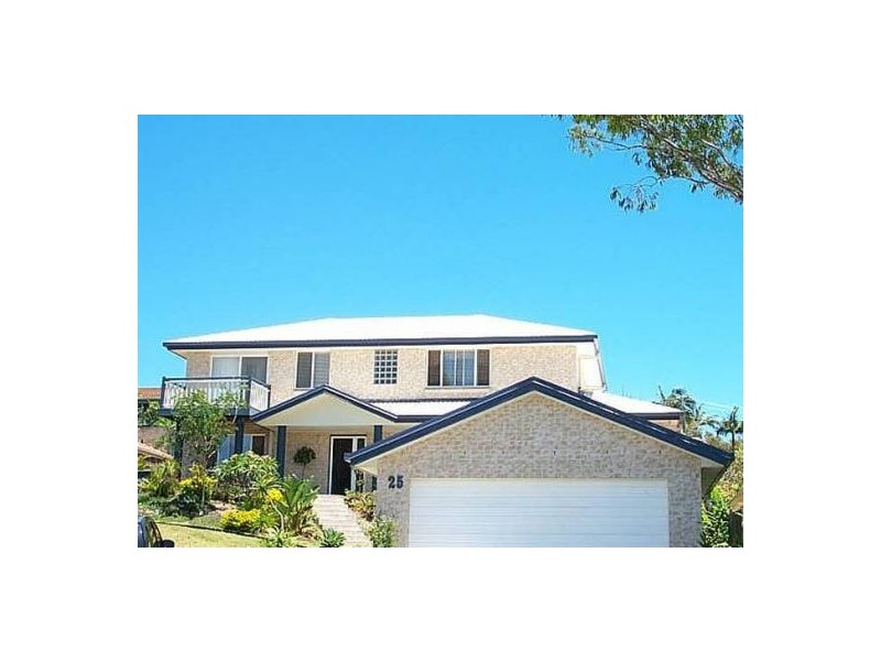 25 BLUEWATER PLACE, Sapphire Beach NSW 2450