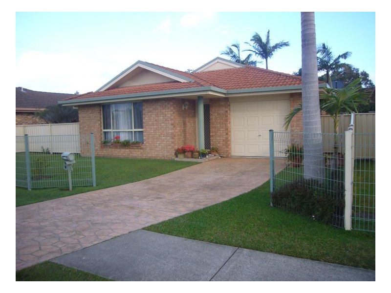 1 Eighth Ave, Sawtell NSW 2452