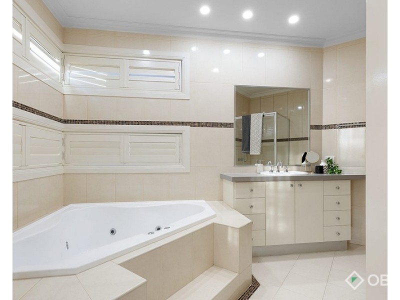 28 Baynton Crescent, Lynbrook VIC 3975