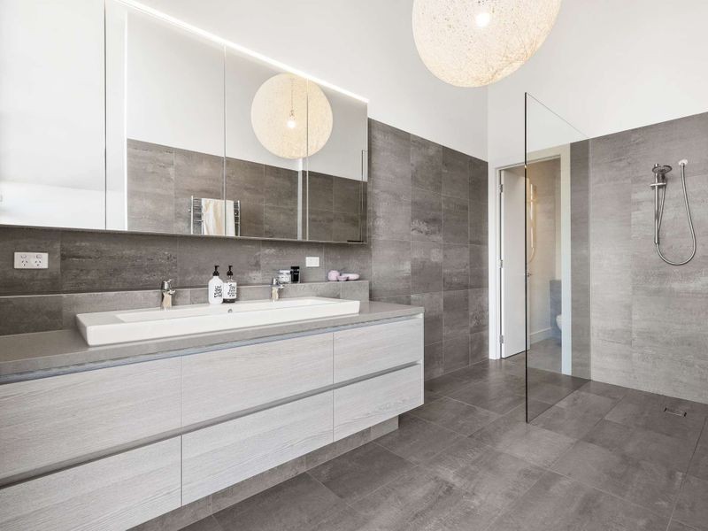 2/19 Carramar Avenue, Camberwell VIC 3124