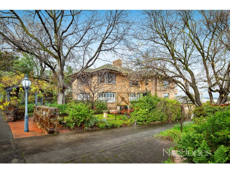 2/20 Chaucer Crescent, Canterbury VIC 3126