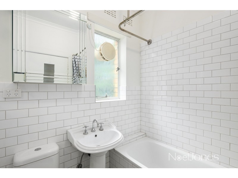 2/20 Chaucer Crescent, Canterbury VIC 3126