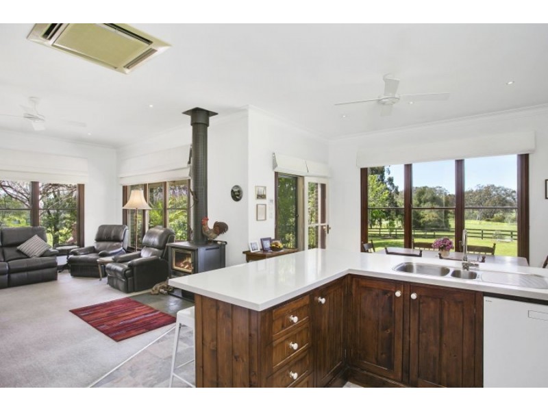 45 Dog Rocks Road, Batesford VIC 3221