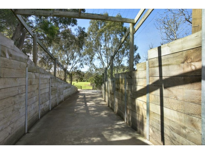 45 Dog Rocks Road, Batesford VIC 3221