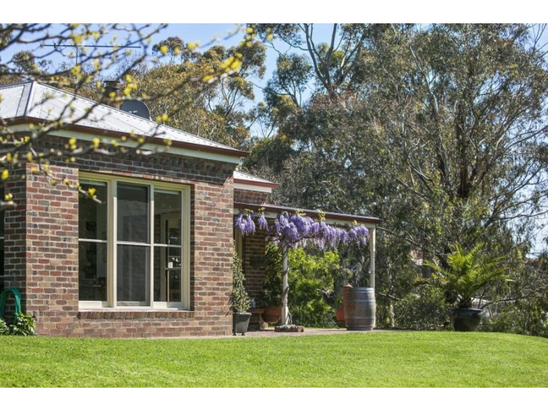 45 Dog Rocks Road, Batesford VIC 3221