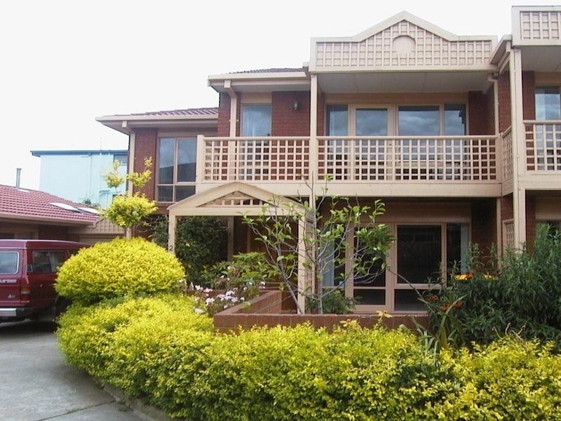 2/18 Sandown Road, Ascot Vale VIC 3032