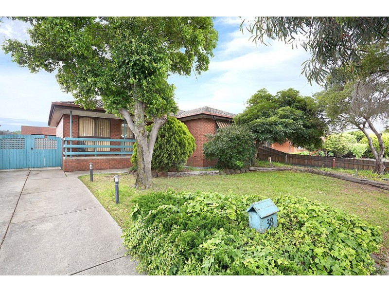 38 Shawlands Drive, Tullamarine VIC 3043
