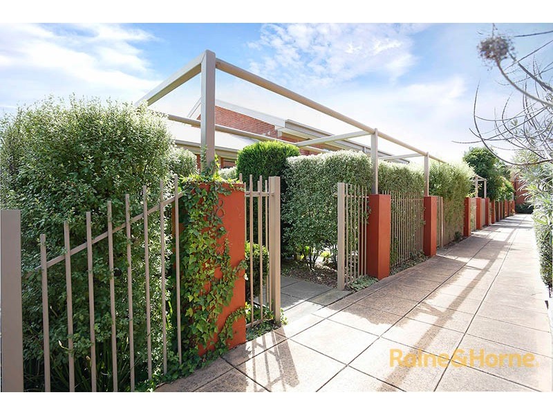 8 Parade Square, Maribyrnong VIC 3032