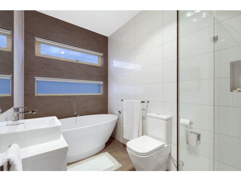 2/23 HUNTER STREET, Keilor VIC 3036