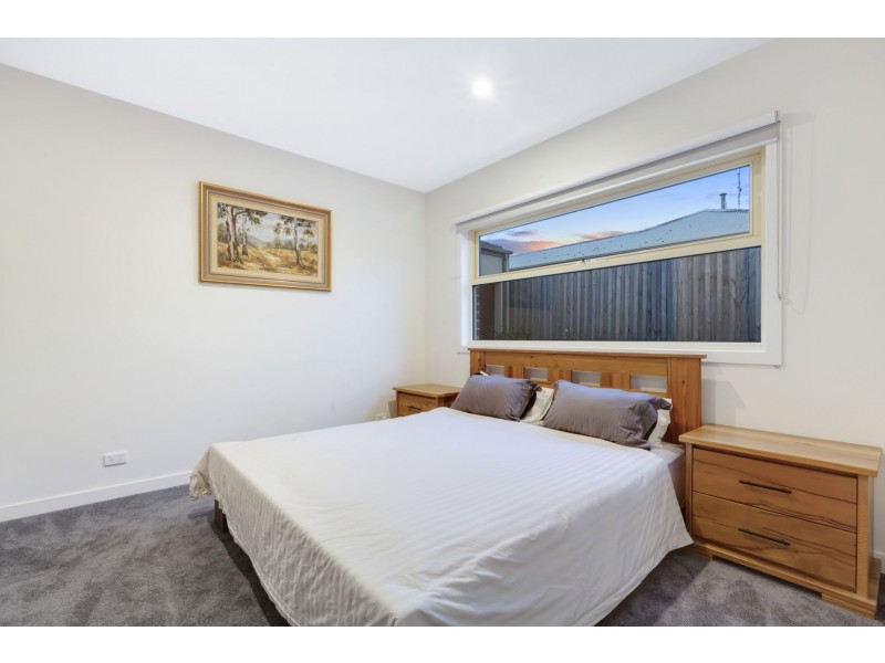 2/23 HUNTER STREET, Keilor VIC 3036