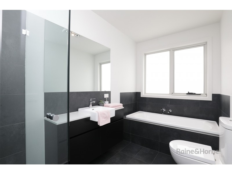 3/4 Turnbull Court, Brunswick West VIC 3055