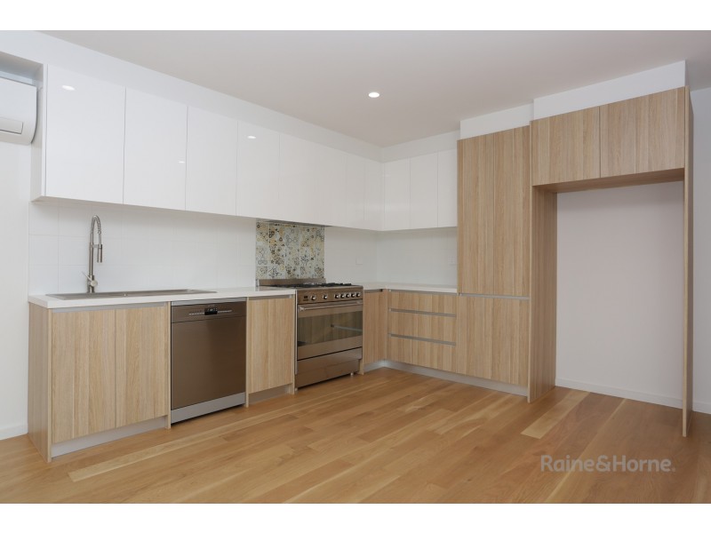 3/8 Hillside Crescent, Maribyrnong VIC 3032