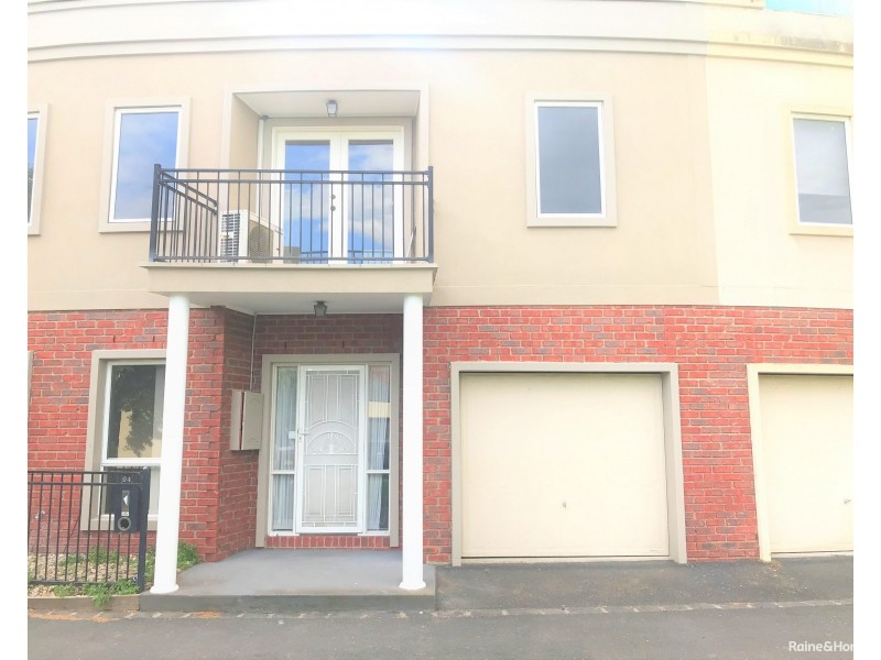 94 The Crescent, Kensington VIC 3031