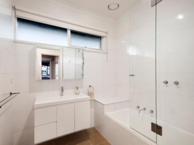 8 Patrick Court, Airport West VIC 3042