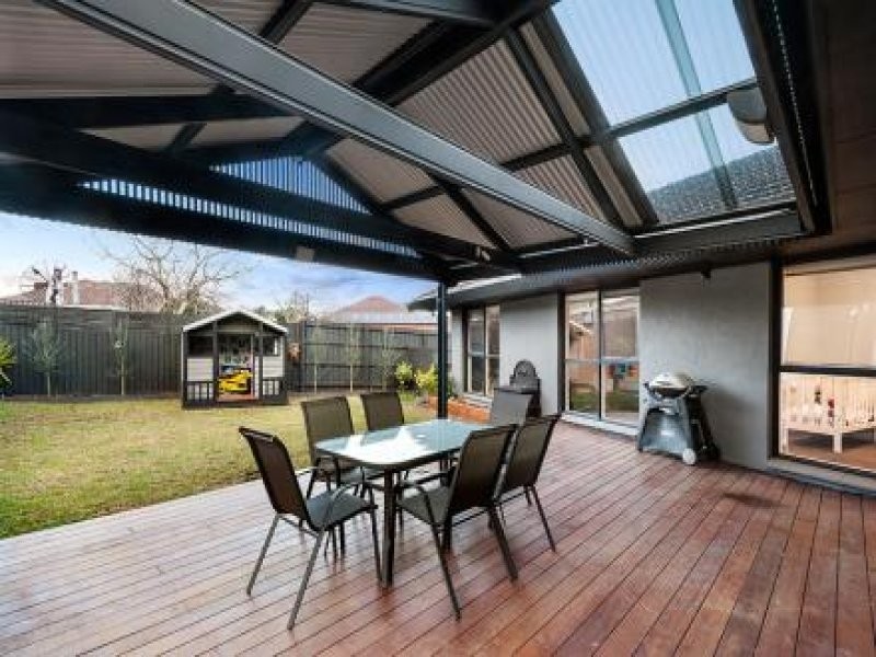 8 Patrick Court, Airport West VIC 3042