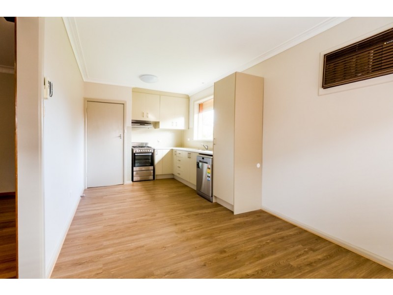 35 Chelmsford Crescent, St Albans VIC 3021