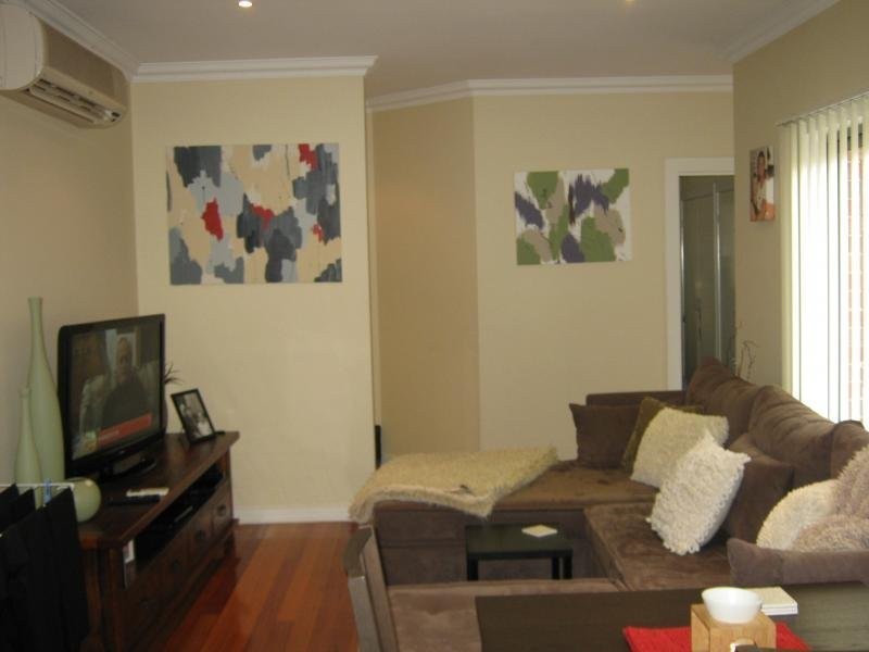 2/53 Riverside Avenue, Avondale Heights VIC 3034