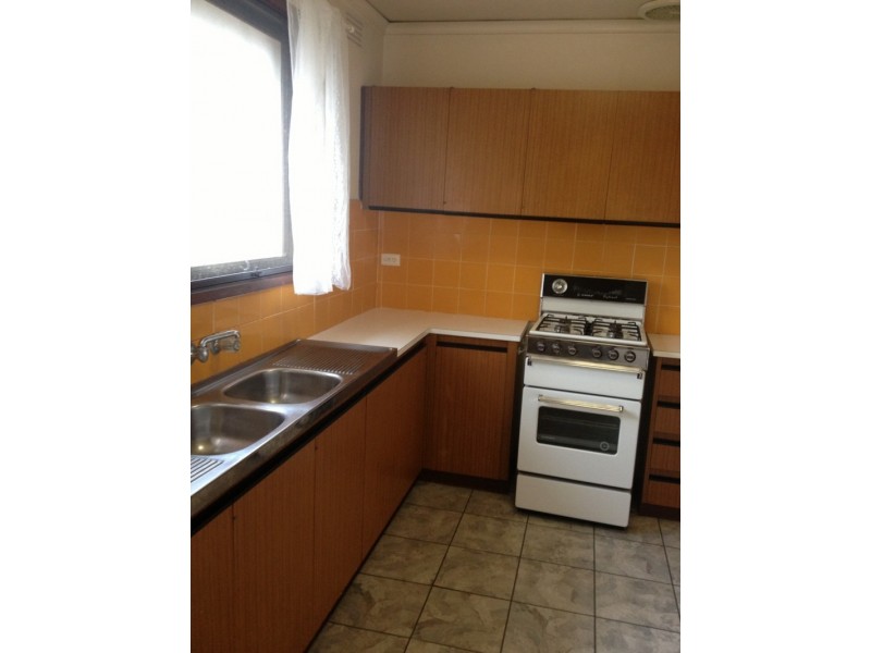 2/36 Grevillia Road, Oak Park VIC 3046