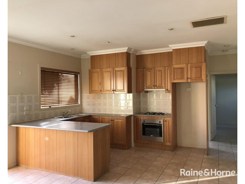 2/49 Elstone Avenue, Airport West VIC 3042