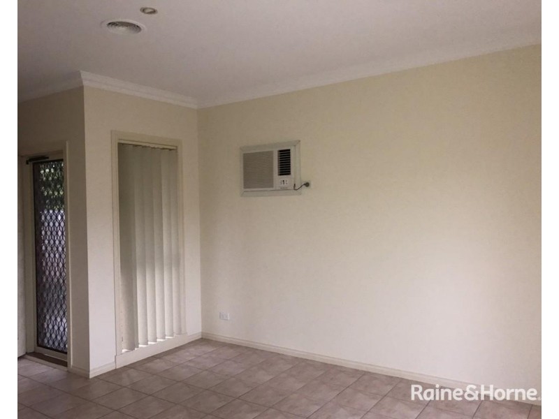 2/49 Elstone Avenue, Airport West VIC 3042